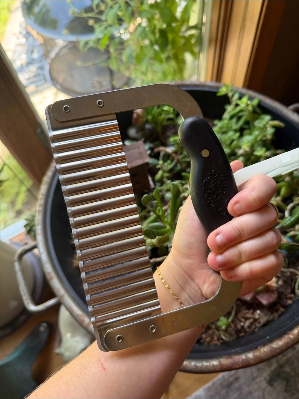 Pampered Chef Hand Held Serrated Chopper Slicer Dough Cutter Kitchen Tool